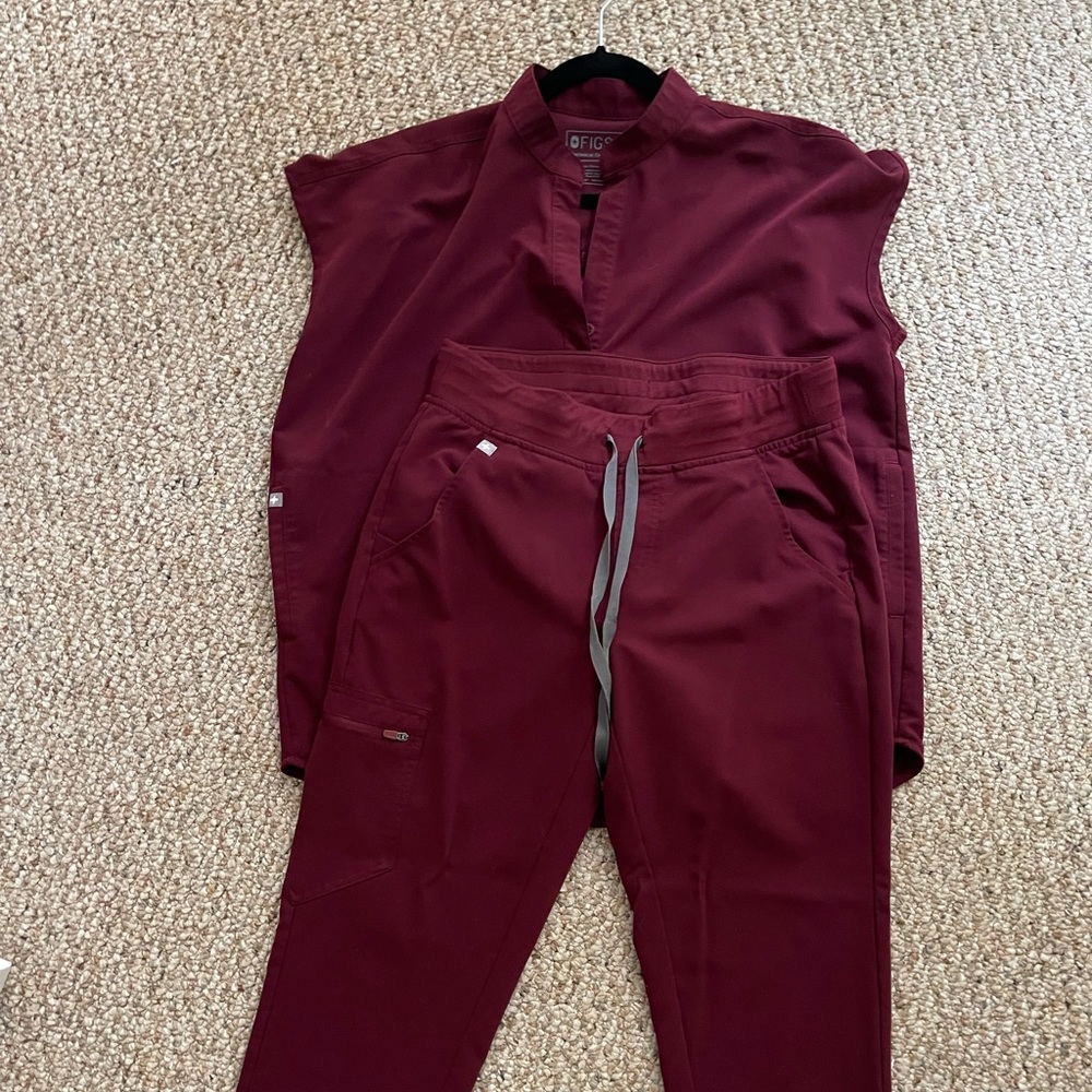 Figs scrub set Burgundy Rafaela Top- small and Jogger Pant- small tall